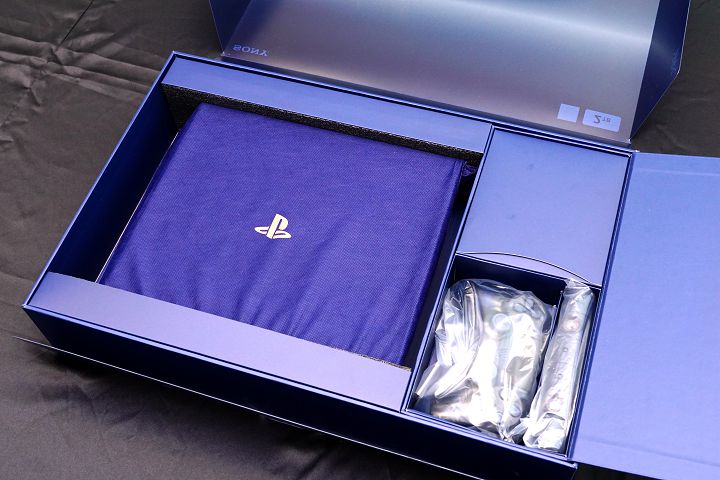 Sony PlayStation 4 Pro 500 Million 限量紀念版一手開箱，突破 5 億台障壁的榮光之證