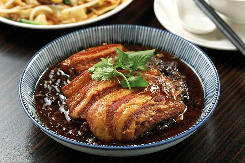 肥瘦適中的「梅干扣肉」，因有梅干菜解油膩，香潤順口好下飯。（260元）（攝影／于魯光）