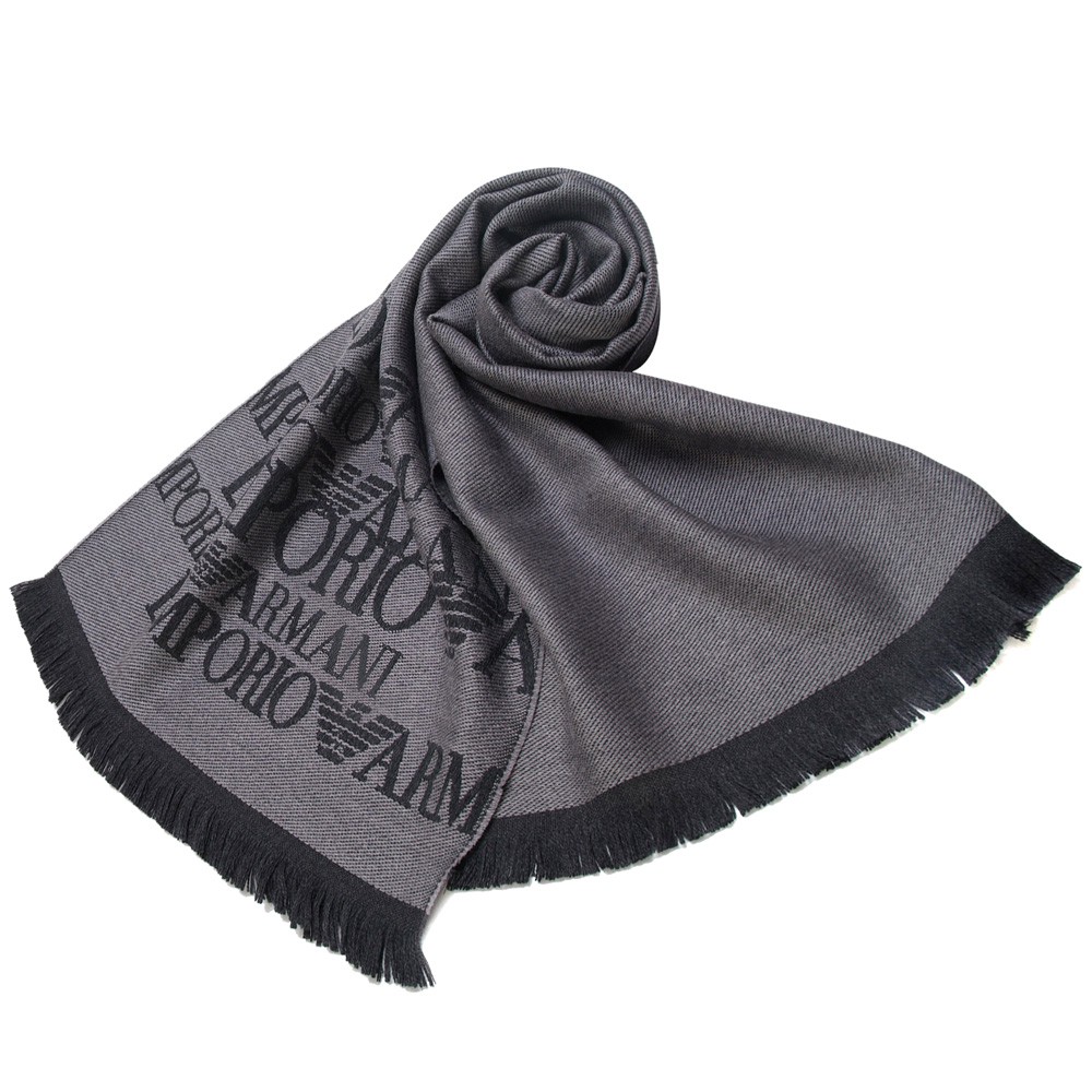 秋冬新款純羔羊毛圍巾 ，質感柔嫩，羊毛保暖度佳，今年寒冬一定非得要擁有的保暖聖品！MADE IN ITALY，設計精緻、典雅！讓你在寒冷的冬天裏，創造出一股流行的暖流。經典GIORGIO ARMANI