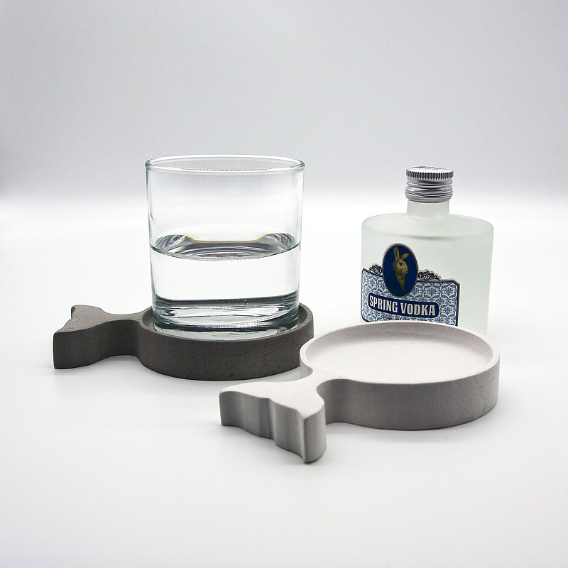 Fish COASTER－呈現水泥原始質感元素，高顏值 x 多用途，完美呈現清水模的簡約，溫潤設計能融入各種室內風格。樸素質感的內斂，卻透著不一樣的個性氣息，低調中提升質感的設計美物替生活注入一抹新鮮