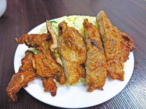 【永和美食】五草車中華食館-超大美味排骨炒飯