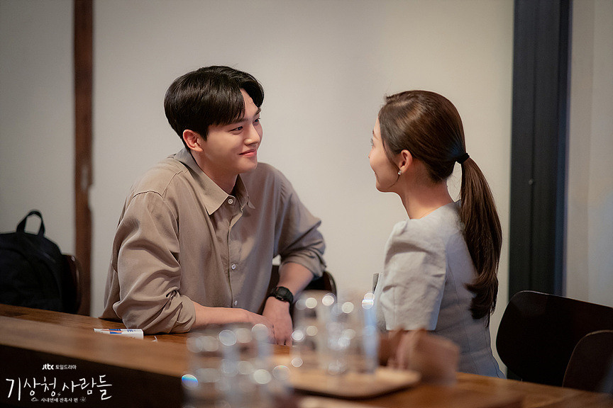 「辦公室戀情韓劇」推薦1：《社內相親》