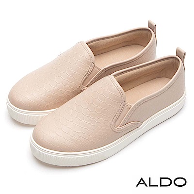 鞋翼兩側彈性鬆緊束縛OUT！tttt2.6CM厚底設計輕鬆拉提比例！tttt特色：休閒鞋／厚底／黑色