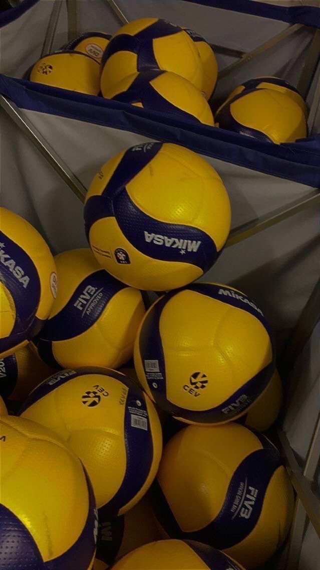 วอลเลย์บอลสีเหลือง