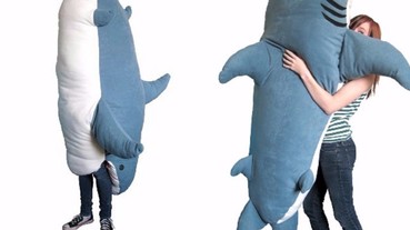 整個人都能被吞進去！超大型「鯊魚睡袋」太可愛 躺在地上一秒令朋友笑翻！