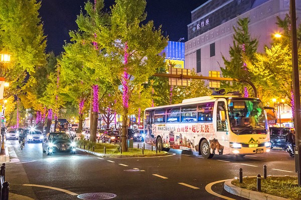 8車線なのに一方通行なぜ 東京や大阪の都心部 元は双方向