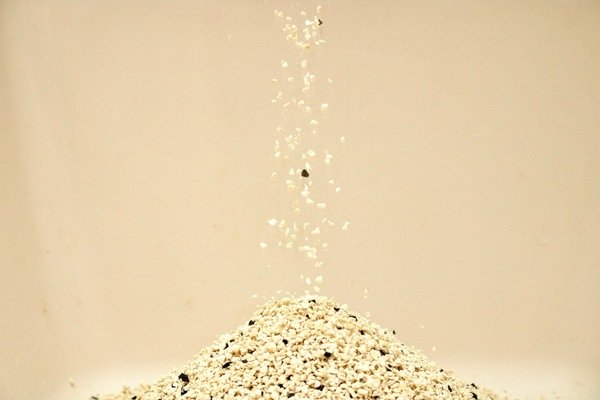 「貓砂」貓奴每日剷屎必備神器-防御工事 Hururu 條型礦型豆腐砂混用開箱分享