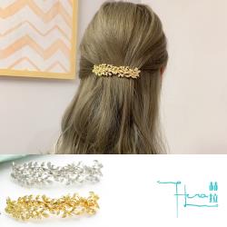 ◎細膩的工藝，色彩的搭配|◎驚豔的視覺效果|◎甜美的造型 高質感磨砂品牌:Hera赫拉品牌定位:流行品牌款式:髮夾材質:合金約8cm顏色:金色系,銀色系流行元素:荷葉,全素面商品配件:品牌卡、opp袋