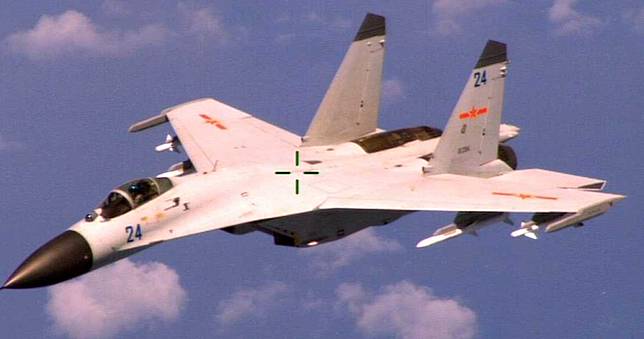 共機飛越海峽中線！殲11、空警500、轟6挑釁　我F-16載彈升空攔截