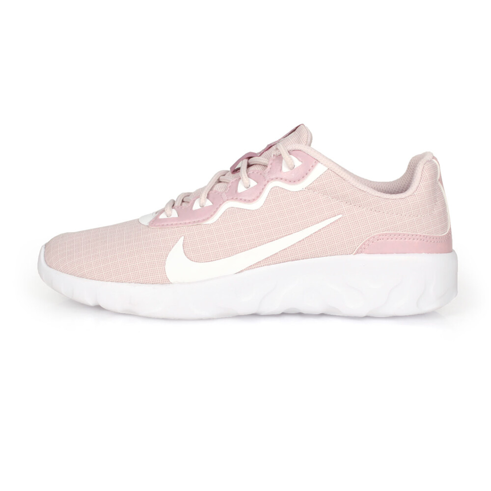 *REACT 緩震中底科技 *透氣網布鞋面提供舒適感