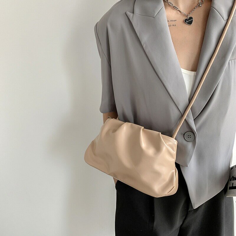 網紅新款休閒設計包包女2021新款潮時尚可愛簡約感手提斜挎雲朵包