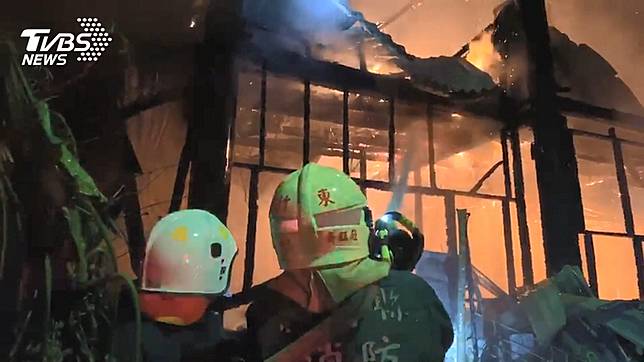 深夜惡火！　知名窯烤麵包店慘遭祝融全毀