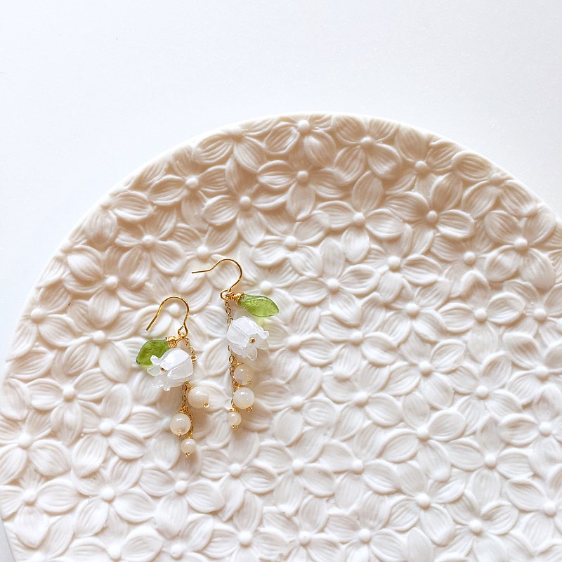 鈴蘭花水晶&天然蝶貝手作耳環
