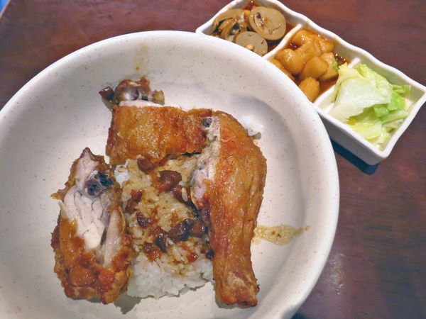 【台北美食】名家魯肉飯-不油不膩的香噴噴滷肉飯 【台北美食】名家魯肉飯-不油不膩的香噴噴滷肉飯