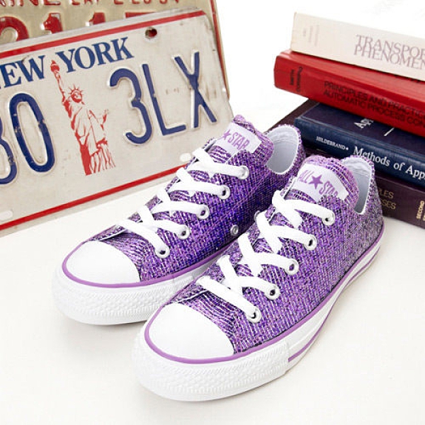 時尚潮流鞋款n小格紋設計n繽紛亮眼小亮片裝飾n耐磨橡膠大底