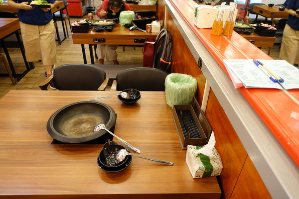 松江南京站聚餐火鍋吃到飽-嗨蝦蝦三杯醉蝦石頭鍋，台北中山區生日聚餐、謝師宴、尾牙平價火鍋吃到飽，天使紅蝦、啤酒、Prime等級牛肉吃到飽