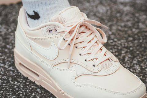 air max 1 lx guava ice