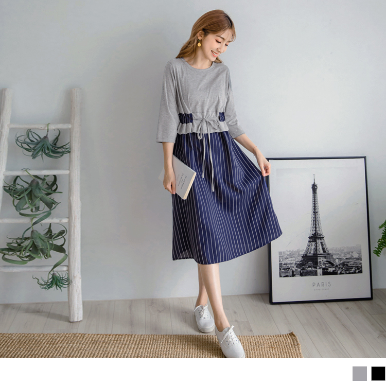 細緻的含棉面料加上良好的彈性，穿著不緊繃伸展更舒適 ! 異材質拼接條紋設計，打造兼具休閒及知性氛圍的假兩件造型層次， 腰部縮腰抽繩輕鬆勾勒迷人腰身，視覺顯瘦UPUP ! 簡單一件即可完成率性質感穿搭，