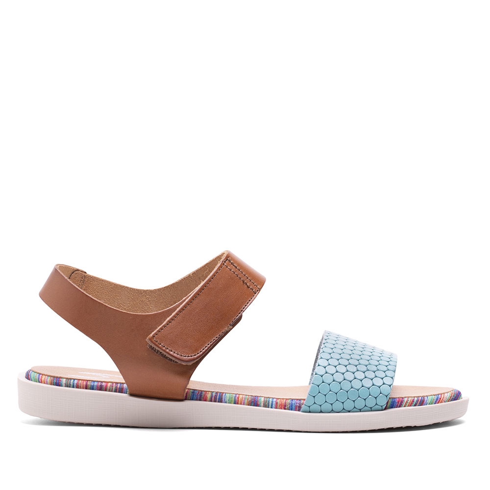 商品說明Marila 100%西班牙製造，全真皮打造多彩涼鞋，柔軟舒適的鞋墊， 完美貼合腳部，久站也不怕，止滑鞋底增加抓地力，將時尚與舒適融合在一起，打造出地中海風格的涼鞋，快來體驗舒適的西班牙Sty