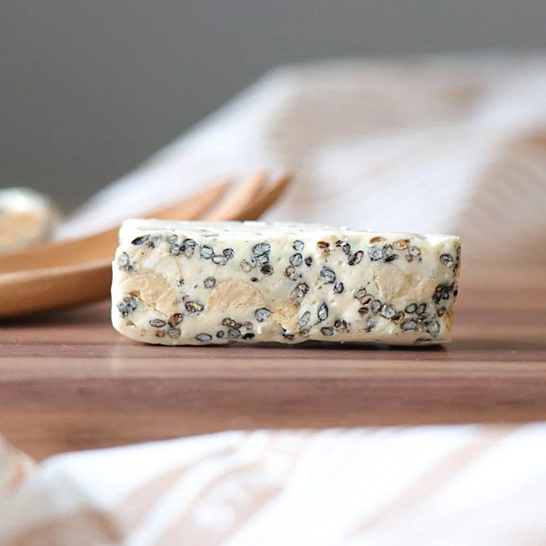 嚴選台灣在地小農花生，一口咬下芝麻味香濃！