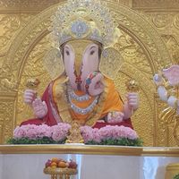 มั่งคั่งร่ำรวย