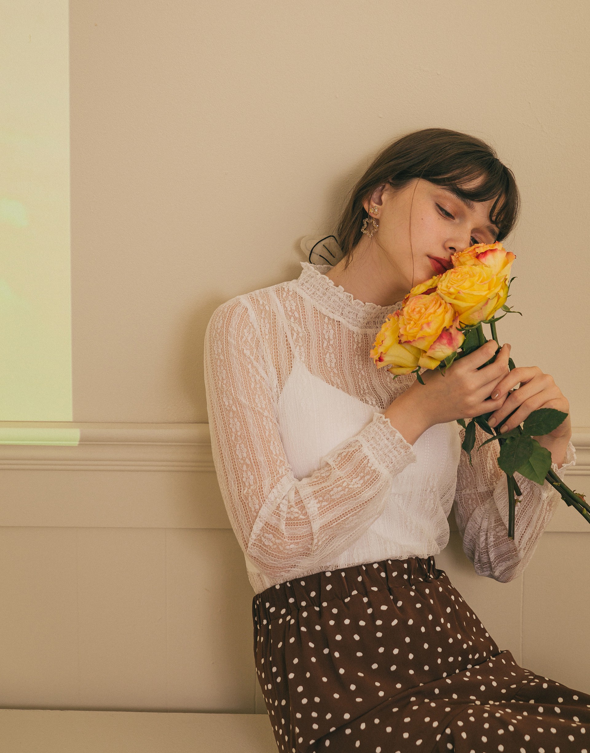 領口袖口鬆緊帶設計/透肌感建議著內搭/可做單穿或內襯搭配