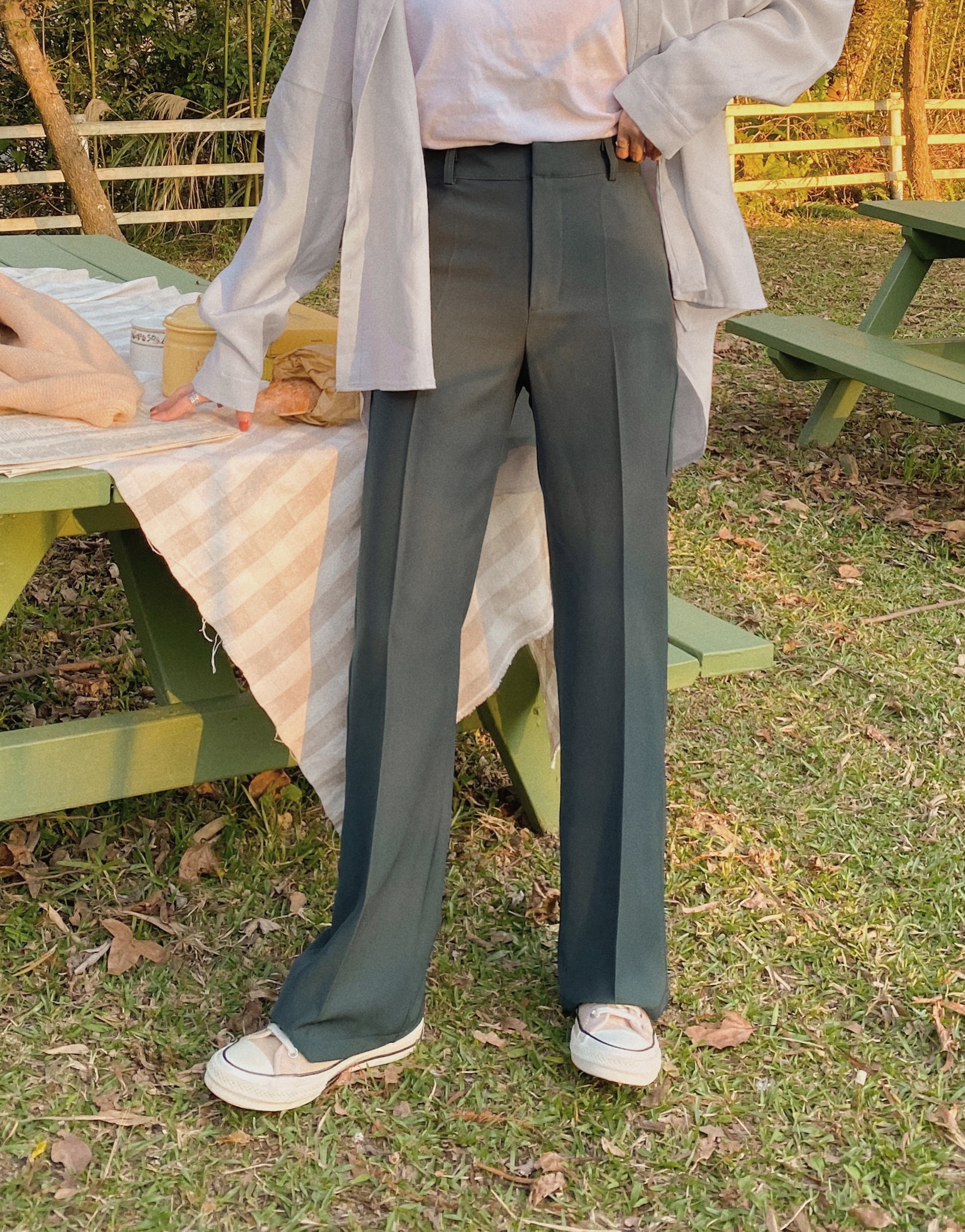 質感厚斜紋西裝面料/版型尺寸偏小/有側口袋/後為假口袋