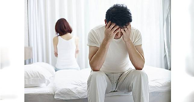 女直播主陪「乾爹」看電影　男友被迫當陌生人