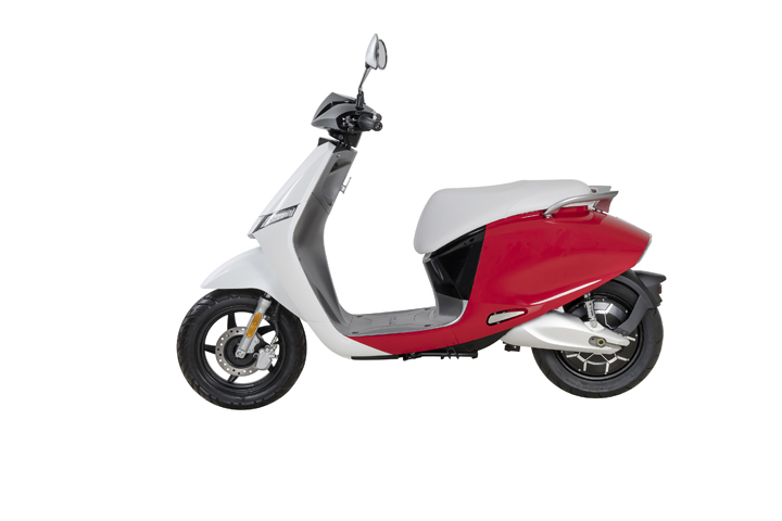 i-One雙智慧電動車前進米蘭伸展台，移動時尚成為車展吸睛焦點