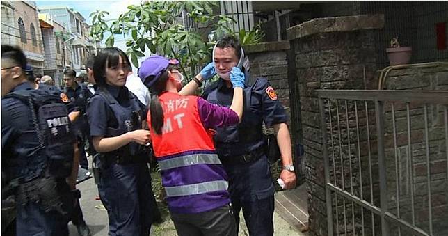 喪盡天良！孫子踹嬤毆母　警方到場「頸部被砍」共5警受傷