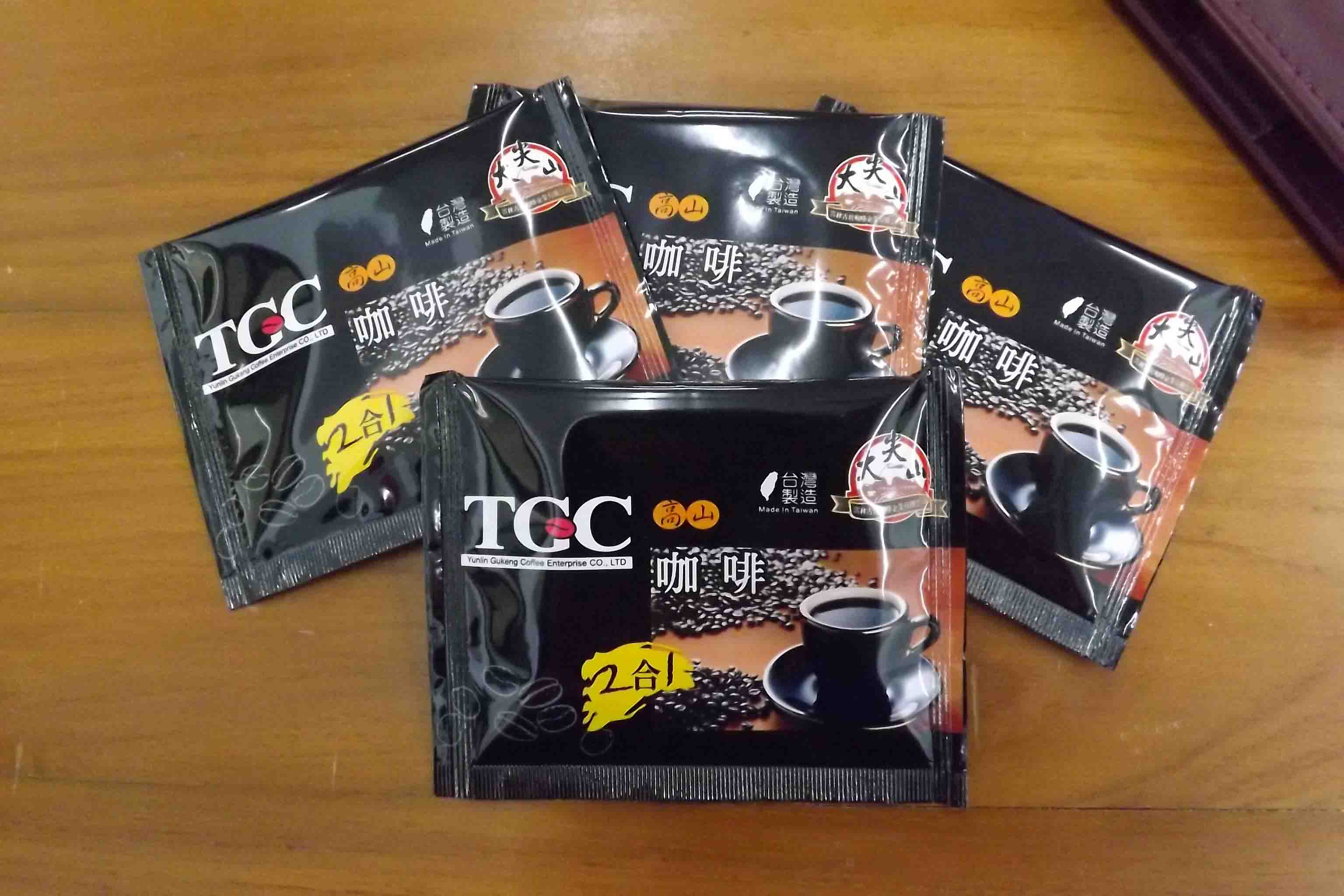 【大尖山】雲林古坑二合一咖啡量販100入裝。人氣店家雲林古坑咖啡的即溶咖啡/飲品系列、台灣高山咖啡有最棒的商品。快到日本NO.1的Rakuten樂天市場的安全環境中盡情網路購物，使用樂天信用卡選購優惠