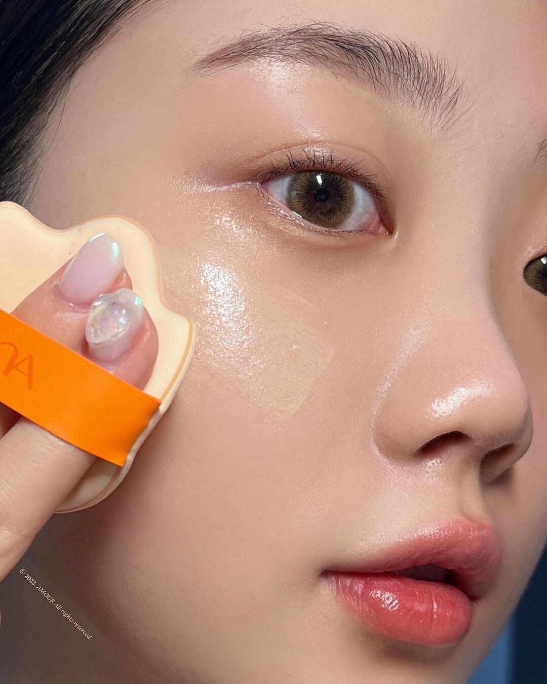 化妝師親授氣墊補妝技巧！出油禁止用吸油面紙、粉撲選擇也有學問