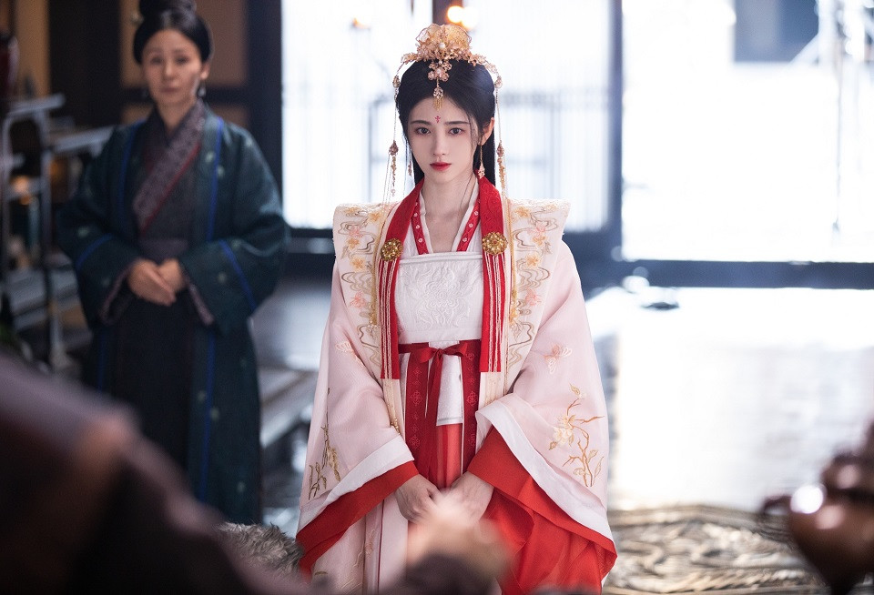 古裝&時裝都好看的神顏女星TOP 4：鞠婧禕