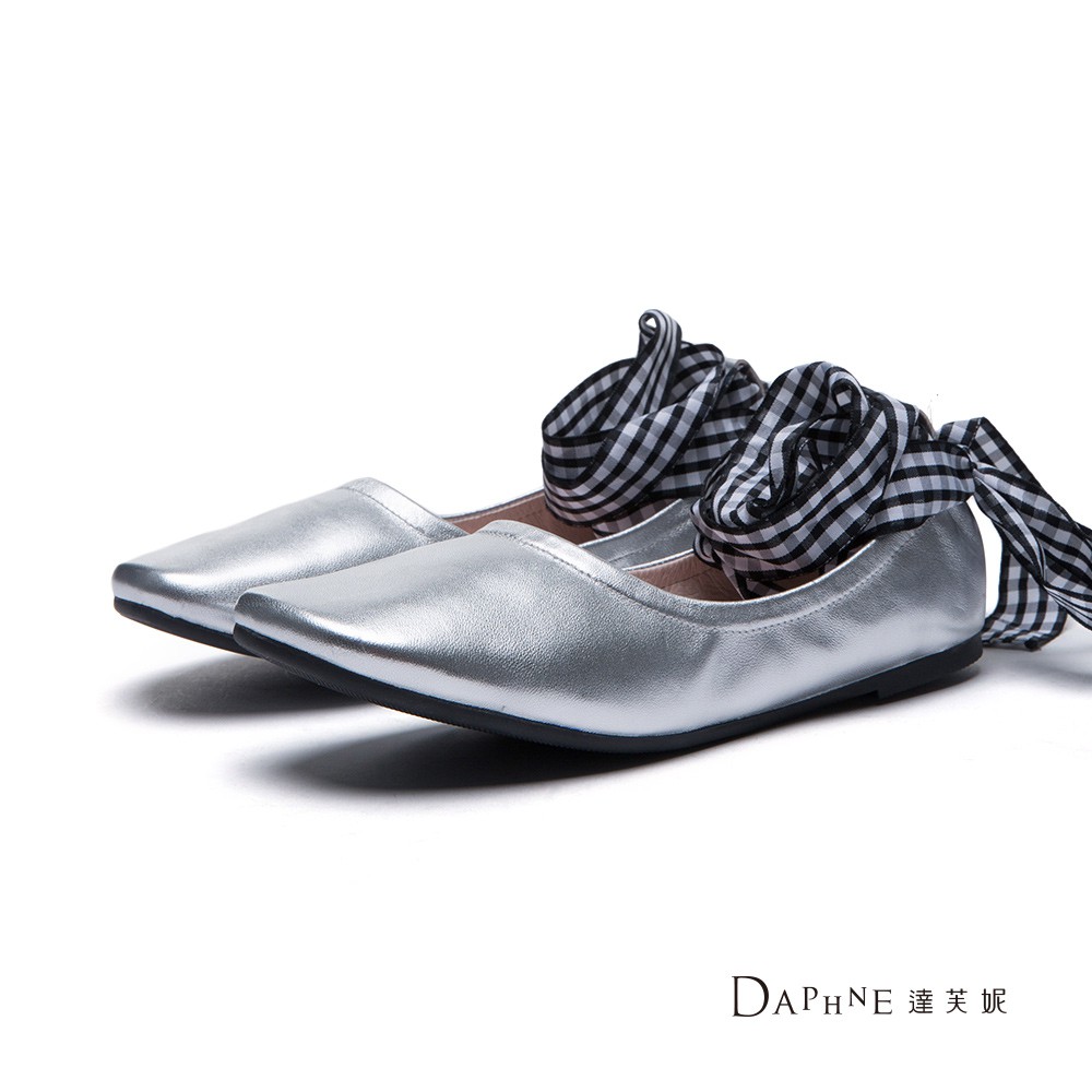 ★商品規格★【鞋材質】羊皮【鞋底厚】0.5cm 真皮柔軟芭蕾舞鞋一鞋多穿法，一雙抵多雙特色：平底鞋 娃娃鞋 芭蕾舞鞋 緞帶 綁帶 綁腿 纏繞 素面型號：1017101021 極致柔軟的小羊皮，搭配舒適