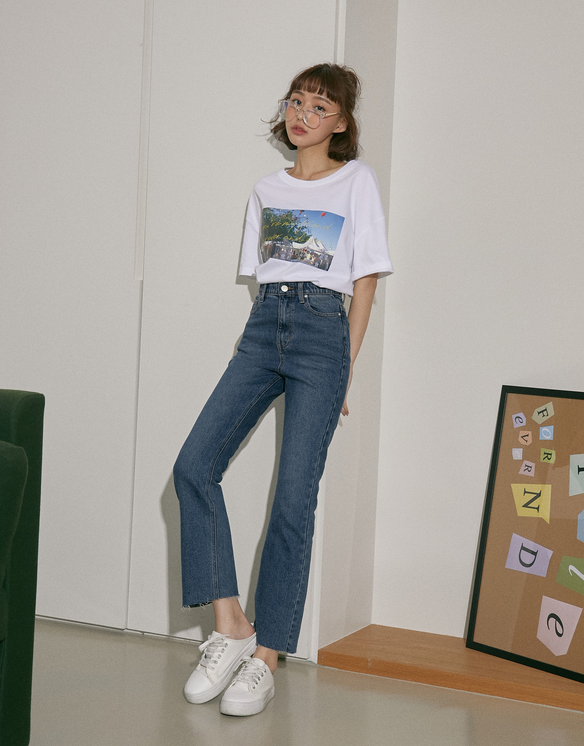 小喇叭褲款/修飾腿部線條/前後皆有口袋/簡單刷色