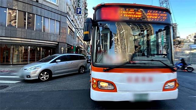 偷帶藥酒！公車司機酒駕撞轎車 吃刑責又丟飯碗 民視新聞網 Line Today