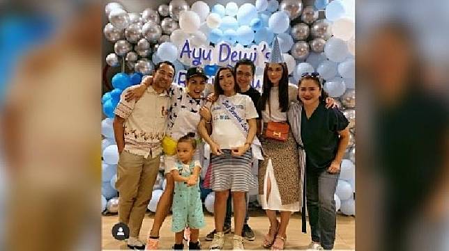 Ayu Dewi menggelar Baby Shower menyambut kelahiran anak ketiganya. Instagram.con