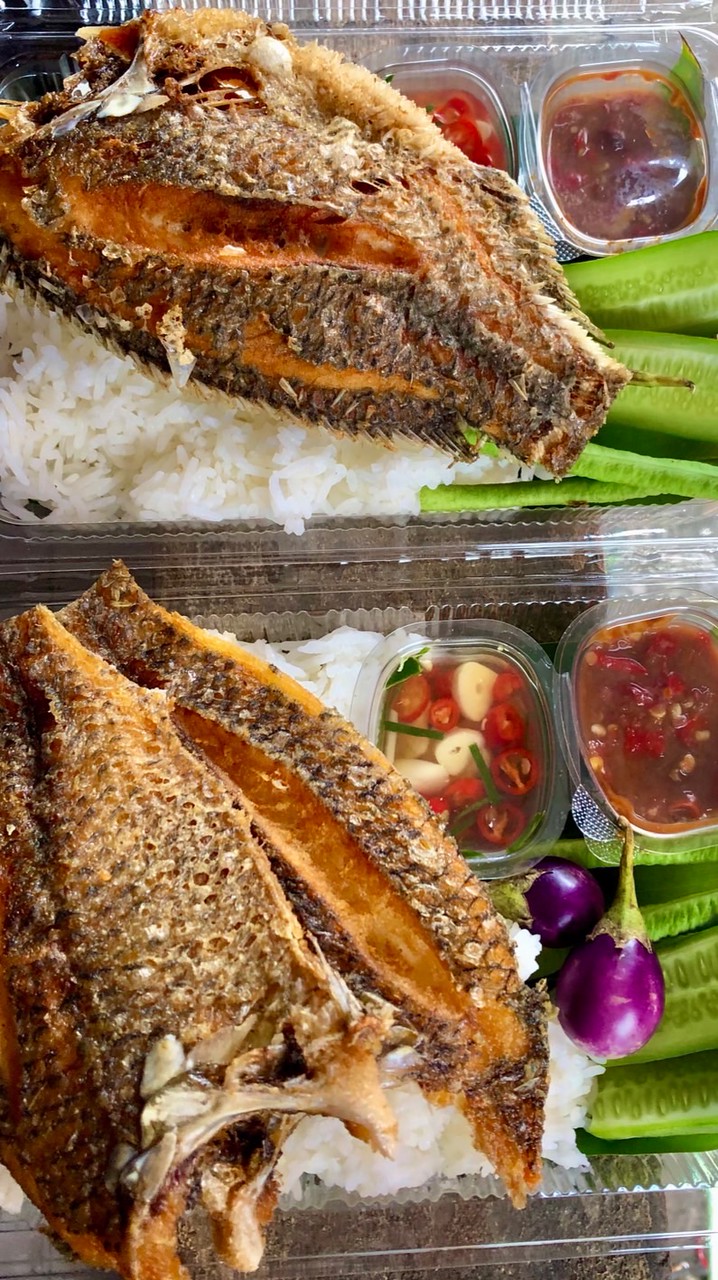 ข้าวคลุกน้ำพริก