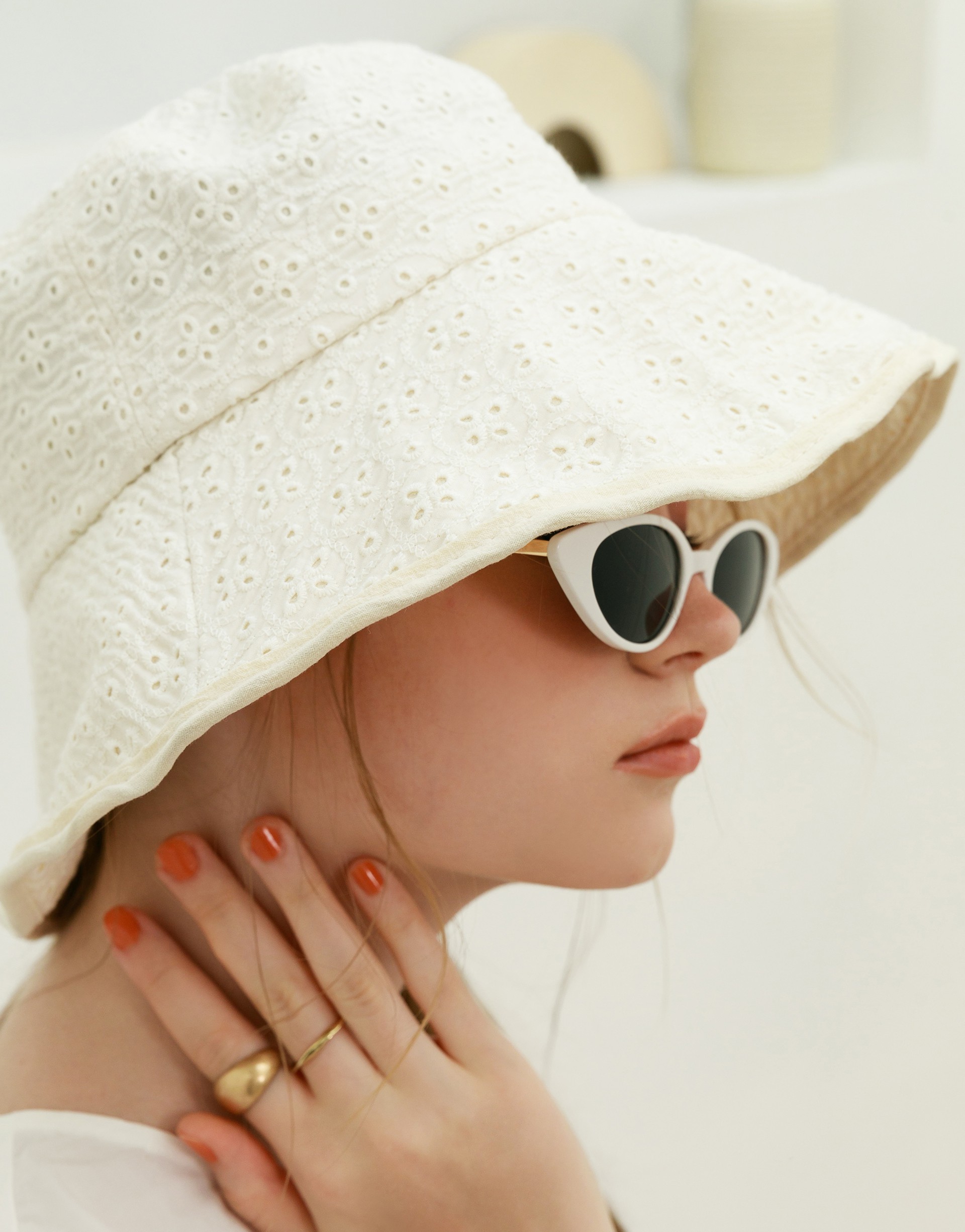 韓國直送/質感小繡花面料/帽沿有軟鐵絲可調整邊緣帽型/帽圍不可調/內裡質感包邊設計