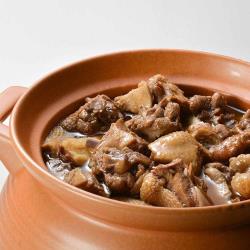 ◎冬天進補的好選擇|◎|◎種類:合菜/家常菜/年菜風味:台式口味:辣味主要食材:鴨肉葷/素:葷保存方式:冷凍-18℃以下份數/規格:1.2公斤X2包含豬肉及其可食用部位:否產地:台灣保存期限:外包裝標