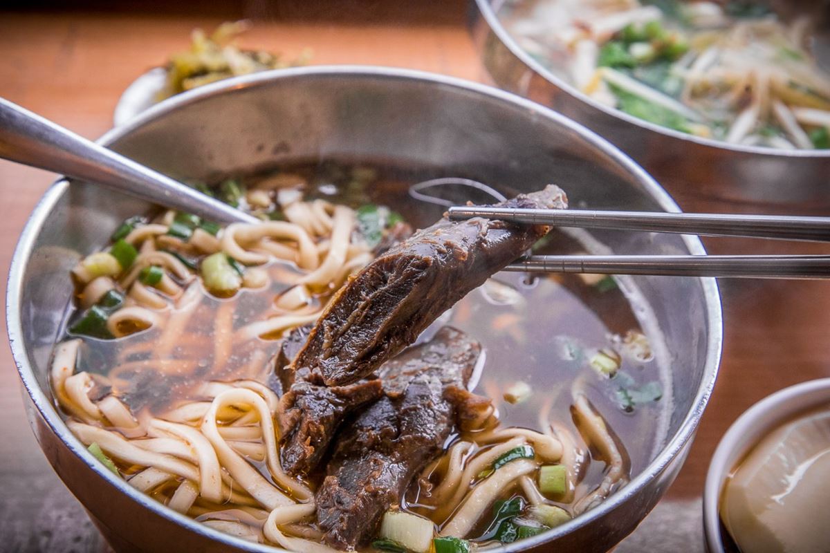 新竹人瘋排隊！在地激推６美食：巨無霸芋泥球、豆花免費吃、白冰冰最愛水餃