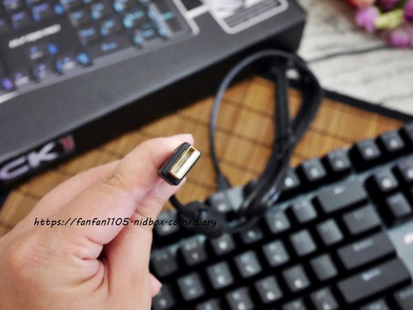 【機械鍵盤推薦】B.FRiEND CK1機械光軸鍵盤 #鋁合金面板 #RGB背光 #人體工學鍵帽 (6).JPG