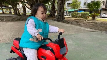 兒童電動重機 x 安寶獅