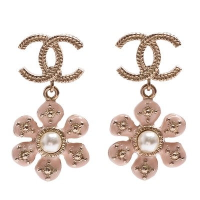 CHANEL 經典雙C LOGO花朵垂墜穿式耳環(金色)