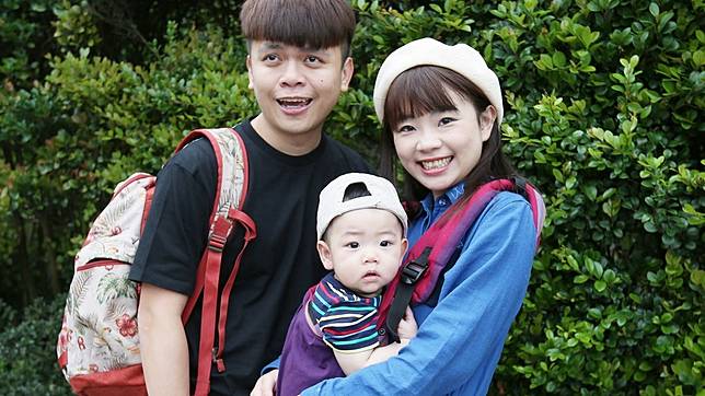 網紅蔡阿嘎、老婆二伯和兒子蔡桃貴。(圖／翻攝自嘎嫂二伯臉書)