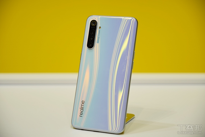 realme XT。