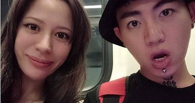 謝和弦持毒「老婆哭腫眼檢舉」！　再爆前一天帶妹開房...疑是直播主
