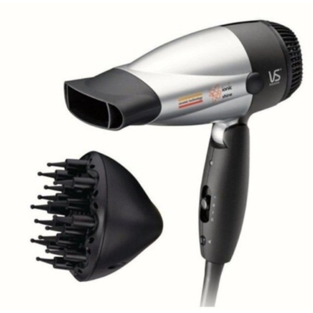 雙重負離子：每秒超過2000萬個負離子4. 陶瓷面出風口：熱風熱力均勻分布，有效護髮5. 集風罩：集中風力，更快更準確吹塑秀髮造型6. 柔風散風器：賦予秀髮豐盈感7. 摺疊式手柄：方便儲存，讓您隨時隨