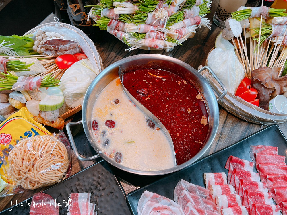 498吃到飽,串串,台啤,吃到飽,哈根達斯,嚕串節,巴適,巴適經典麻辣鍋,巴適經典麻辣鍋林口店,林口,火鍋,菜單,鴛鴦鍋,麻辣火鍋 @跟著Julie一起走吧