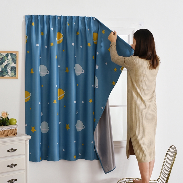 歡迎光臨Timi-天美賣場 ❤️關注本賣場，首單下單滿399減20，歡迎介紹朋友過來買，更多優惠詳見賣場首頁介紹或者聊聊諮詢客服哦。商品詳情商品名稱： 遮光窗簾商品顏色： 如商品圖所示商品材質： 滌綸